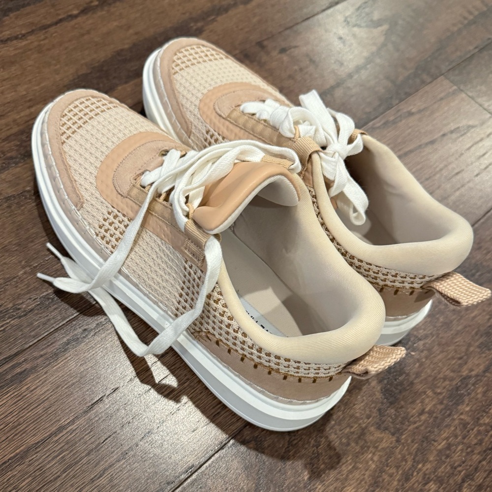 Steve Madden - Charlie - Beige and White Women's Sneakers - Size 9.5